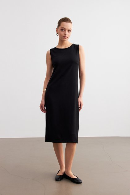 Women's Black Plain Sleeveless Midi Length Slit Crinkle Dress