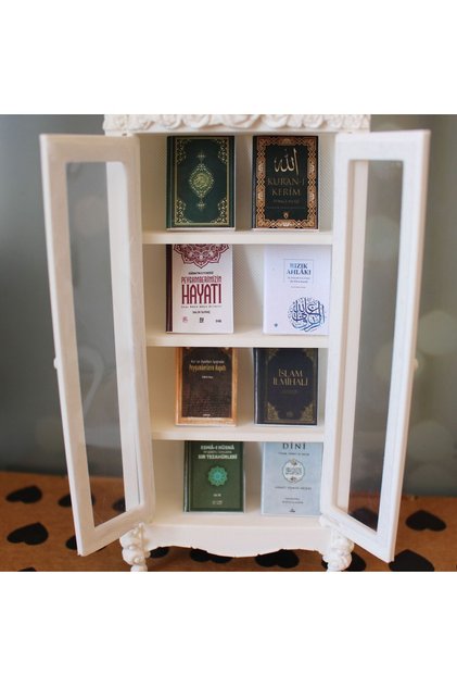 Minyatür beyaz kapaklı dolap ve 8 adet dini kitap Kuran hediyelik