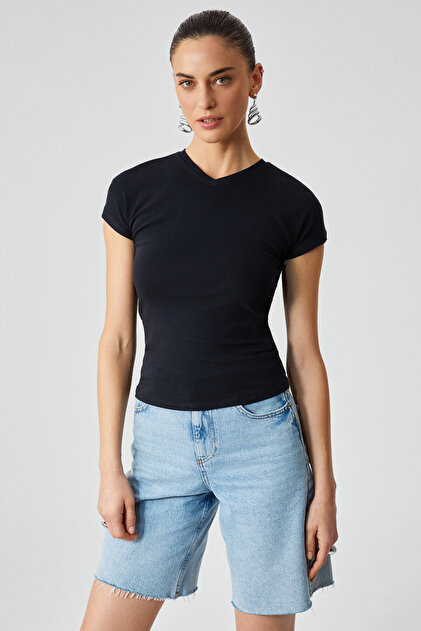Marta Women's Round Neck Short Sleeve Slim Black T-Shirt