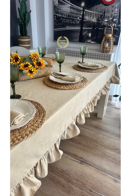 İnci Dertsiz Beige Ruffled Tablecloth
