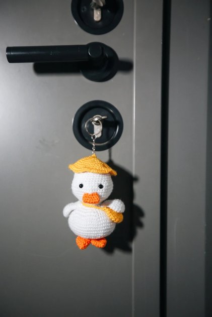 Handmade Duck Amigurumi Keychain with Hat – White – Cute Bag & Key Accessory