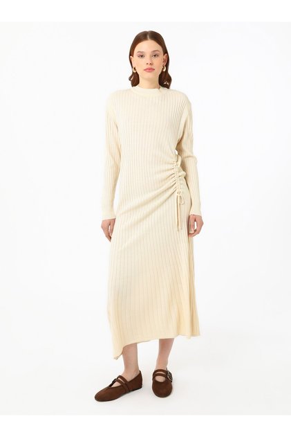 Tricotaj Rochie Hijab - Model Refka Culoare Crem cu Snur