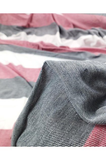 Fine Combed Cotton in Blue Red White Colorswidth: 190 cm