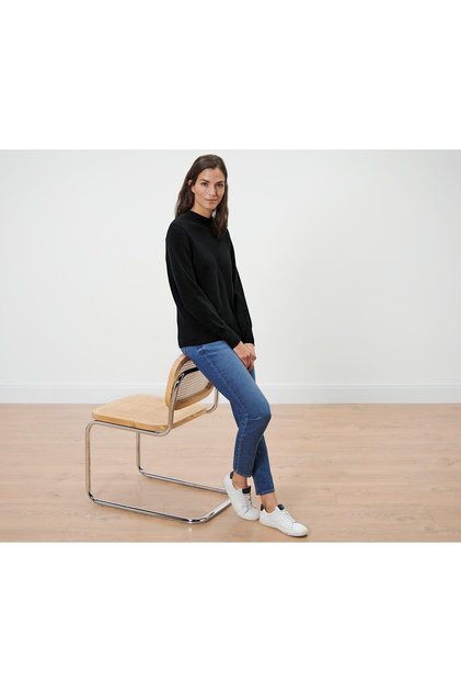 Thin Knitted Sweater, Black