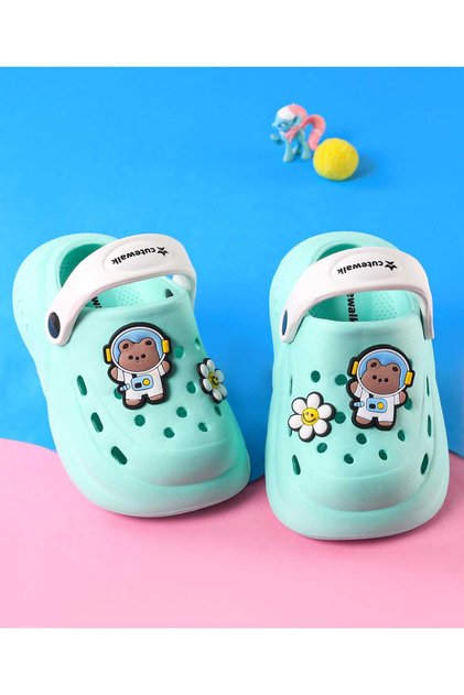 حذاء مشي لطيف من Babyhug Clogs مع دلايات دب الفضاء والزهور - نعناع