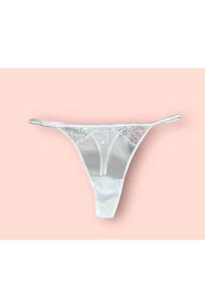 Beyaz Tül Detaylı String Külot