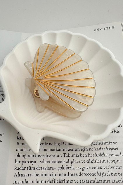 Seashell Latch Hair Clip with Gilding Detail (6cm)