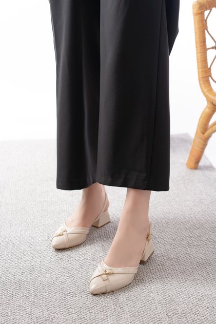 Dabrie Beige Patent Leather Cross Buckle (4 cm Heeled) Pointed Toe Ballerina Shoes