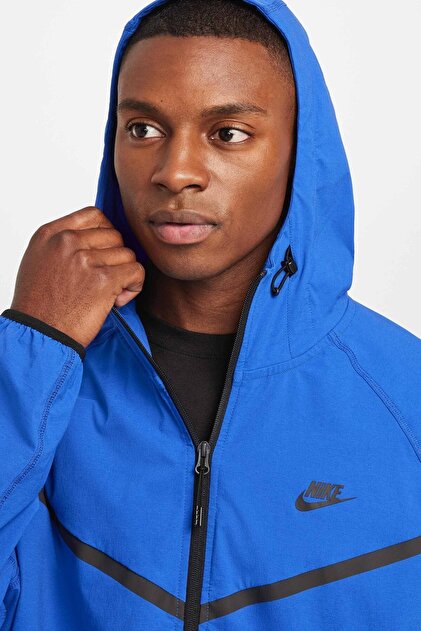 nike windrunner loose fit