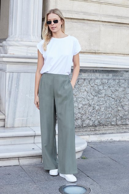Women's Wide Zero Neck Low Shoulder Pleated Blouse-White