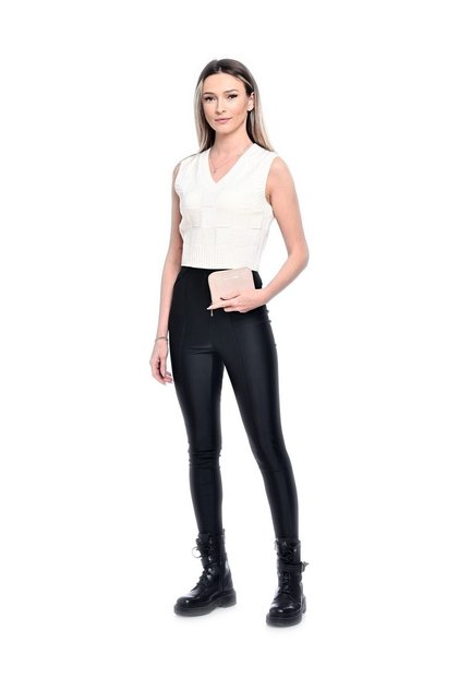 Portofel
100% piele de vacă
Închidere cu fermoar
Compartimente pentru carduri și bani
Dimensiuni (L): 10x13x2.5cm
Mâner: