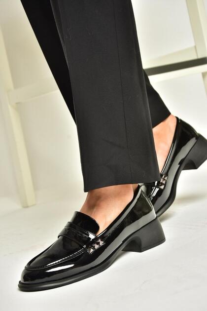 T820100308 black patent leather women's loafer