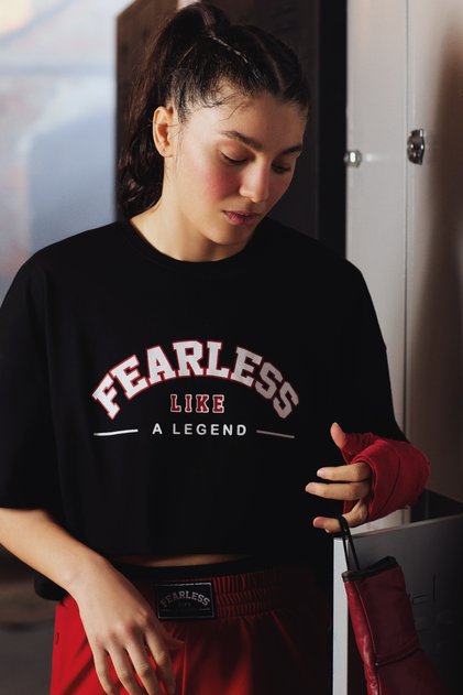 تي شيرت أسود من Fearless - مجموعة Seren Moon Gang