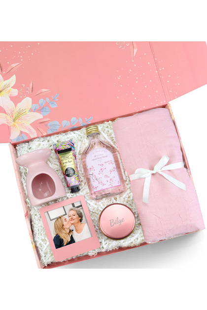Pembe Şal & Kolonya & Eyüp Sabri Tuncer El ve Vücut Kremi & Buhurdanlık & Çerçeve & Mum Hediye Seti