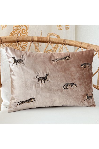 Dekoratif Leopar Desenli Bej Kadife Kırlent Kılıfı 35 x 50 cm