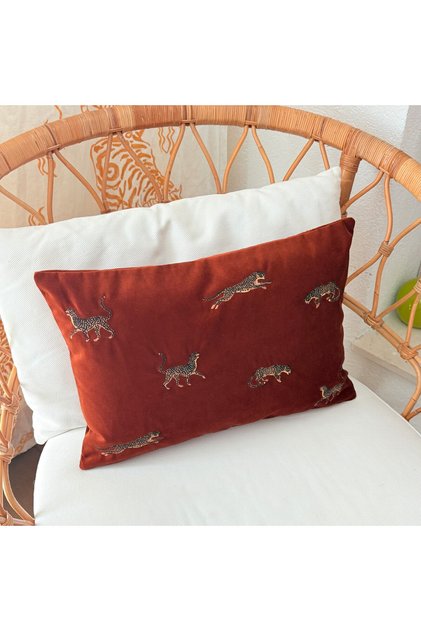 Dekoratif Leopar Desenli Kiremit Kadife Kırlent Kılıfı 35 x 50 cm