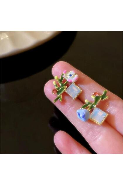 Mini Flower Asymmetric Earrings