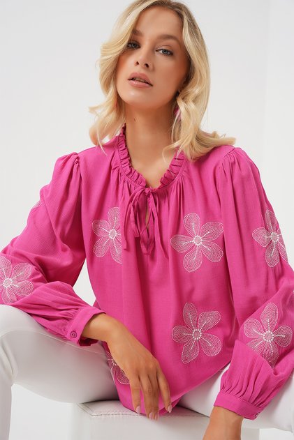Women's Long Sleeve Embroidered Knitted Blouse 951 - Pink