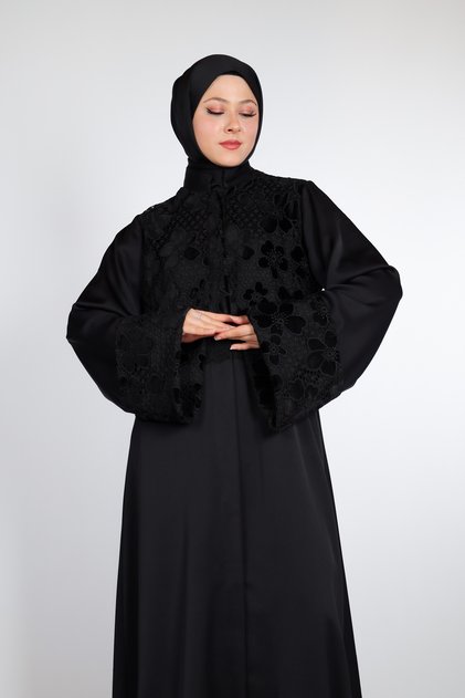 عباية سوداء أنيقة حديثة