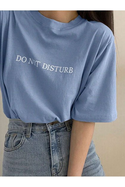 تي شيرت نسائي مطبوع برقبة دائرية من Do Not Disturb