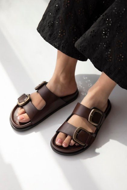 Sebonis Women's Buckle Detail Daily Comfort Leather Slippers Brown