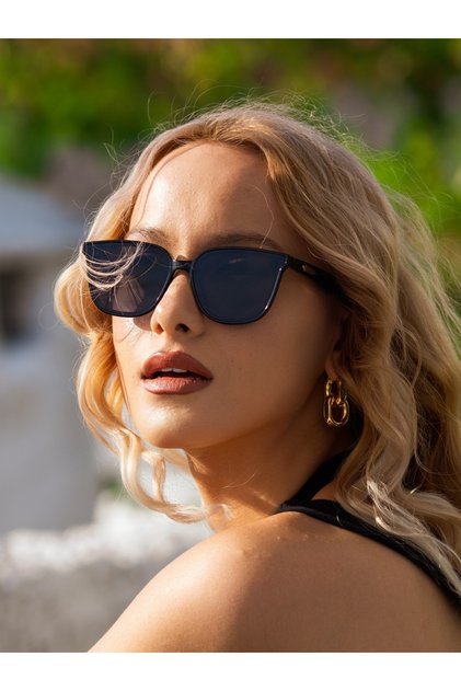 نظارة شمسية نسائية بإطار هندسي ذهبي أسود وعظام زجاجية سوداء LLT01
