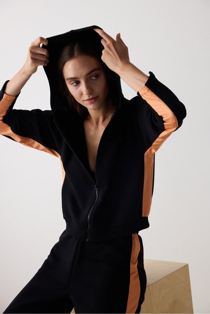 Black Zippered Mita Sweatshirt - Saude Collection