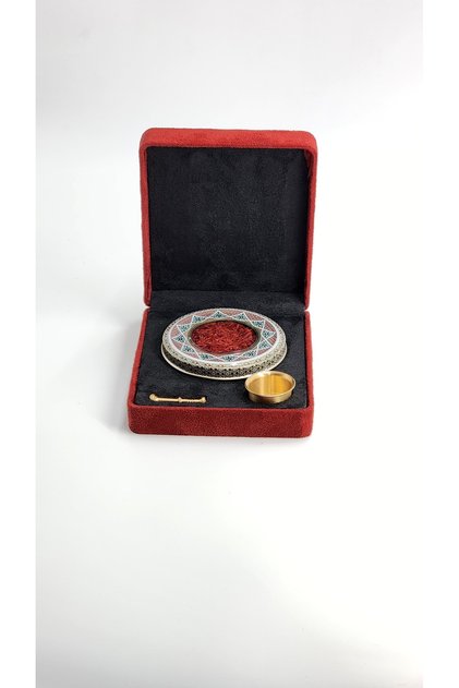 Super Negin Safron 2 gm in Velvet Gift Box with props - Box Size 155x130x45 mm