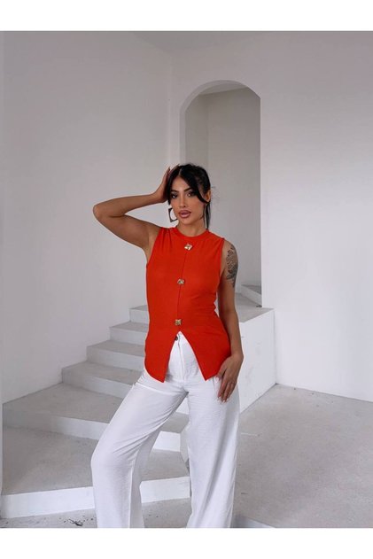 A Quality Button and Front Slit Detail Ottoman Fabric Zero Sleeve Bluz