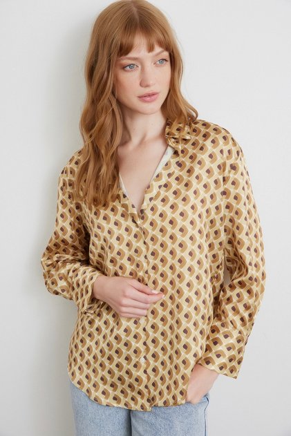 Geometric patterned satin shirt beige