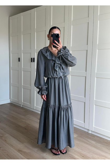 Anthrazitfarbenes Toulon-Kleid mit Rüschendetail am Kragen – 204126