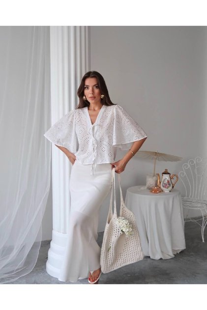 Women's White Tie Front Fisto Blouse