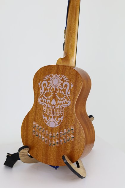 Ukulele Yeni Başlayanlar Için Arkasına ,yanına Yapıştırılan Şeffaf Akor Tablosu,cetveli