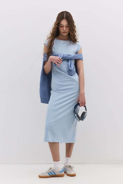 Einfaches Baumwollkleid mit Schlitz
