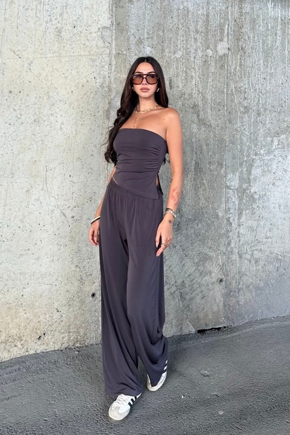 Set - Asymmetrical cut, ruched, slit-detail strapless-neck top. Pants with elastic waistband.