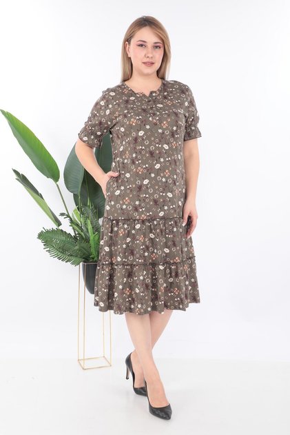Rochie de vară cu mâneci cu volane și guler detaliat