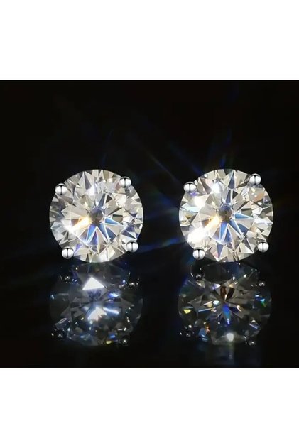 -Care. 1 Pair of Cubic Twinkling Zircon Studded Earrings.