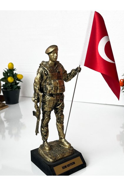 Türk Bayraklı Silahlı Asker Figürü | Kişiye Özel Hizmet Anısı Biblosu