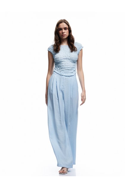 X Melis Ağazat - Slim Fit Kolsuz Dokulu Sırt Dekolteli Bisiklet Yaka Crop Tişört