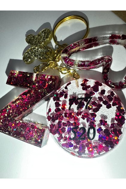 Z Letter Fuchsia Glitter Gold Sequin Detailed Extra Figured 777-520 Lucky Number Epoxy Letter Keychain