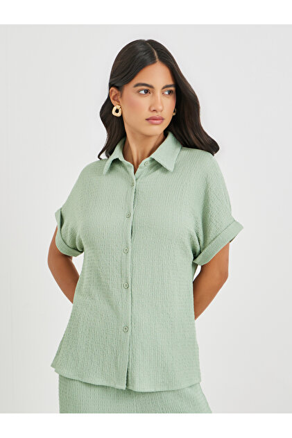 Textured Buttoned Short Sleeve Shirt
