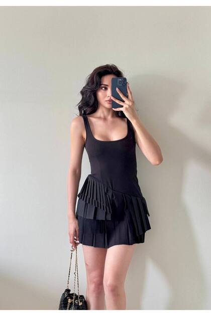 Kadın Siyah Eteği Tüllü Şortlu Piliseli Mini Elbise