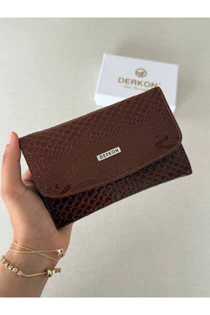 Crocodile Patterned Medium Size Genuine Leather Women's Wallet Tan Color