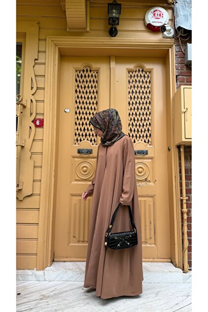Camel rengi kloş kesim Medine ipeği tesettür ferace