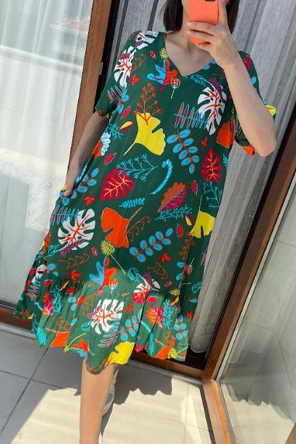 Women's Green V Neck Pocket Pattern Half Sleeve Midi Dress