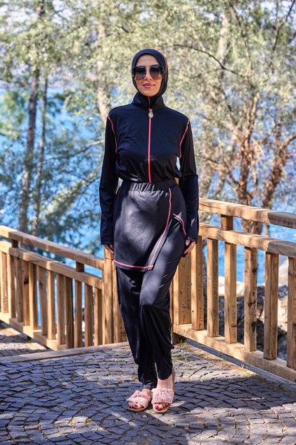 بدلة سباحة إسلامية من ديرين موديل ليكرا بتصميم مخطط وتنورة قابلة للفصل