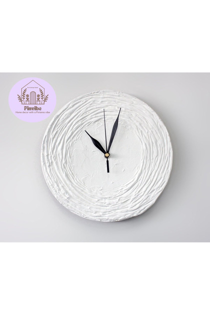 PinVibe El Yapımı Kabartmalı Minimal Duvar Saati – Beyaz Alçı (30 cm)