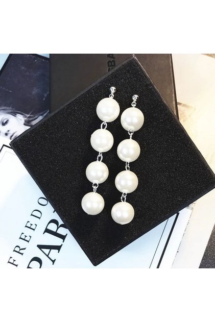 Pearl Earrings to Complete Your Elegance