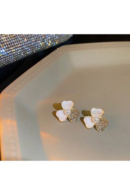 Stone Flower Earrings to Complete Your Elegance