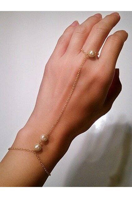 Complete Your Elegance with the Elegant Gold Color Pearl Detail Shahmeran